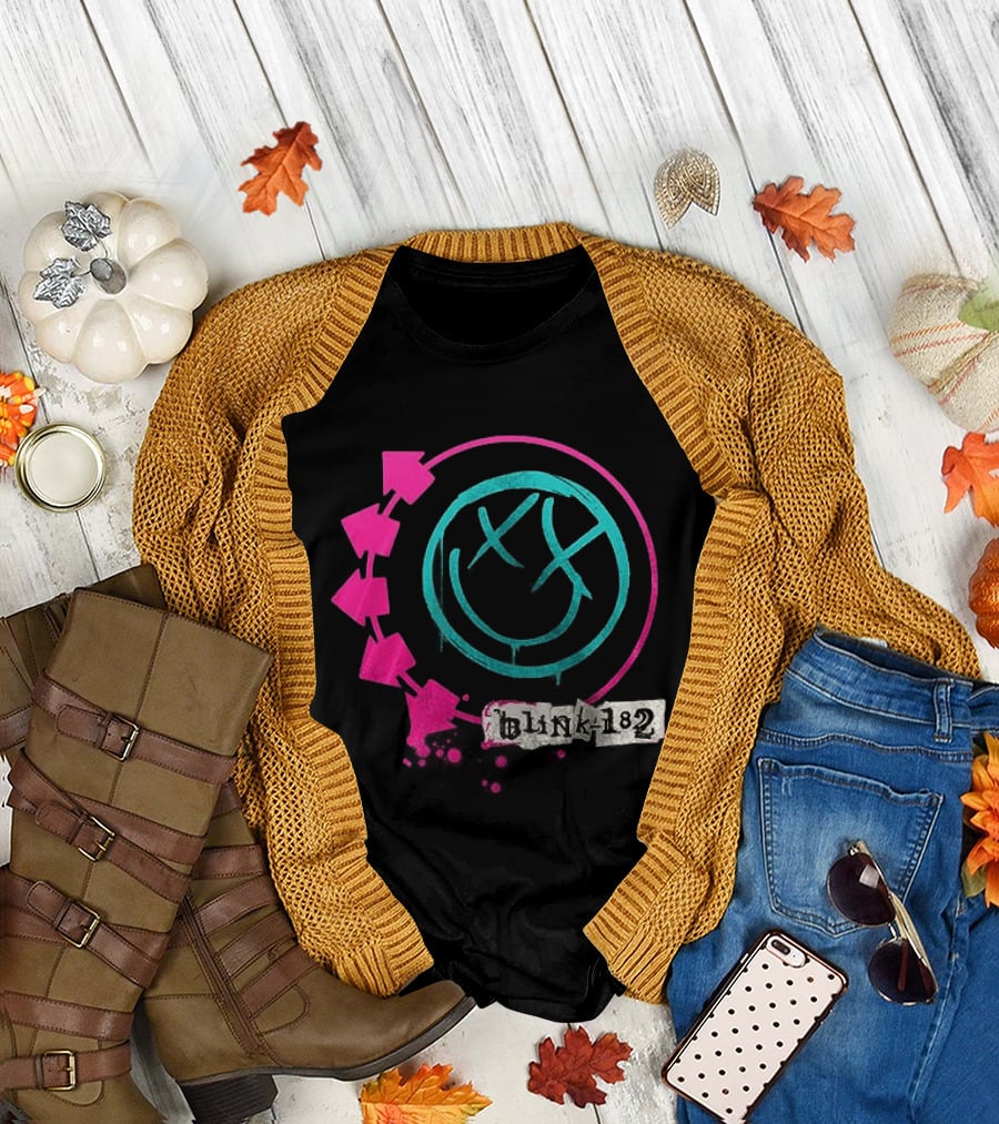 Blink 182 34th Anniversary Thank You for the Memories Band Signatures Iconic Smiley Logo Arrows T-Shirt