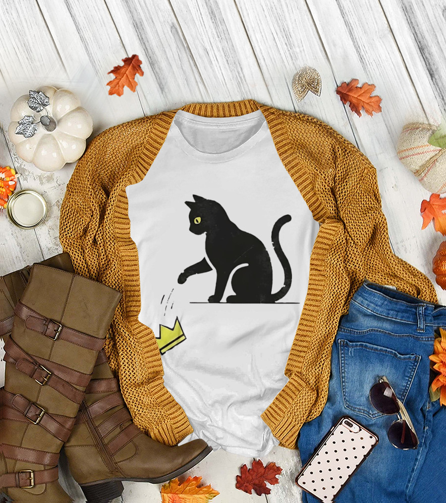 Cat Knocking Crown Anti King Humor Black Cat Yellow Eyes T-Shirt