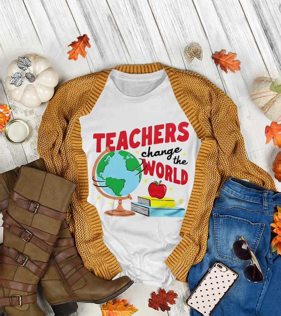 Teachers Change the World Globe Book Apple T-Shirt