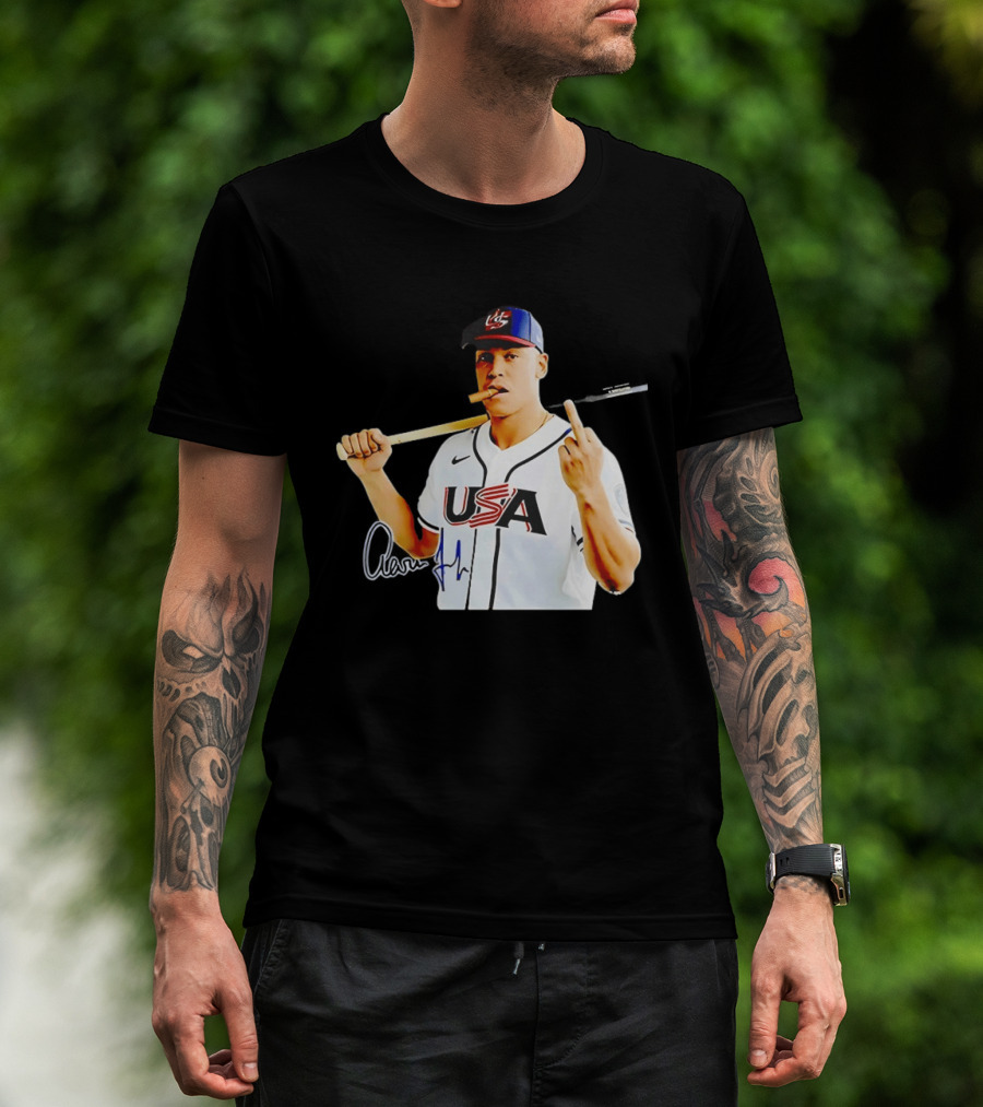 Aaron Judge USA World Baseball Smoking Middle Finger Gesture Iconic Sports Symbolism T-Shirt