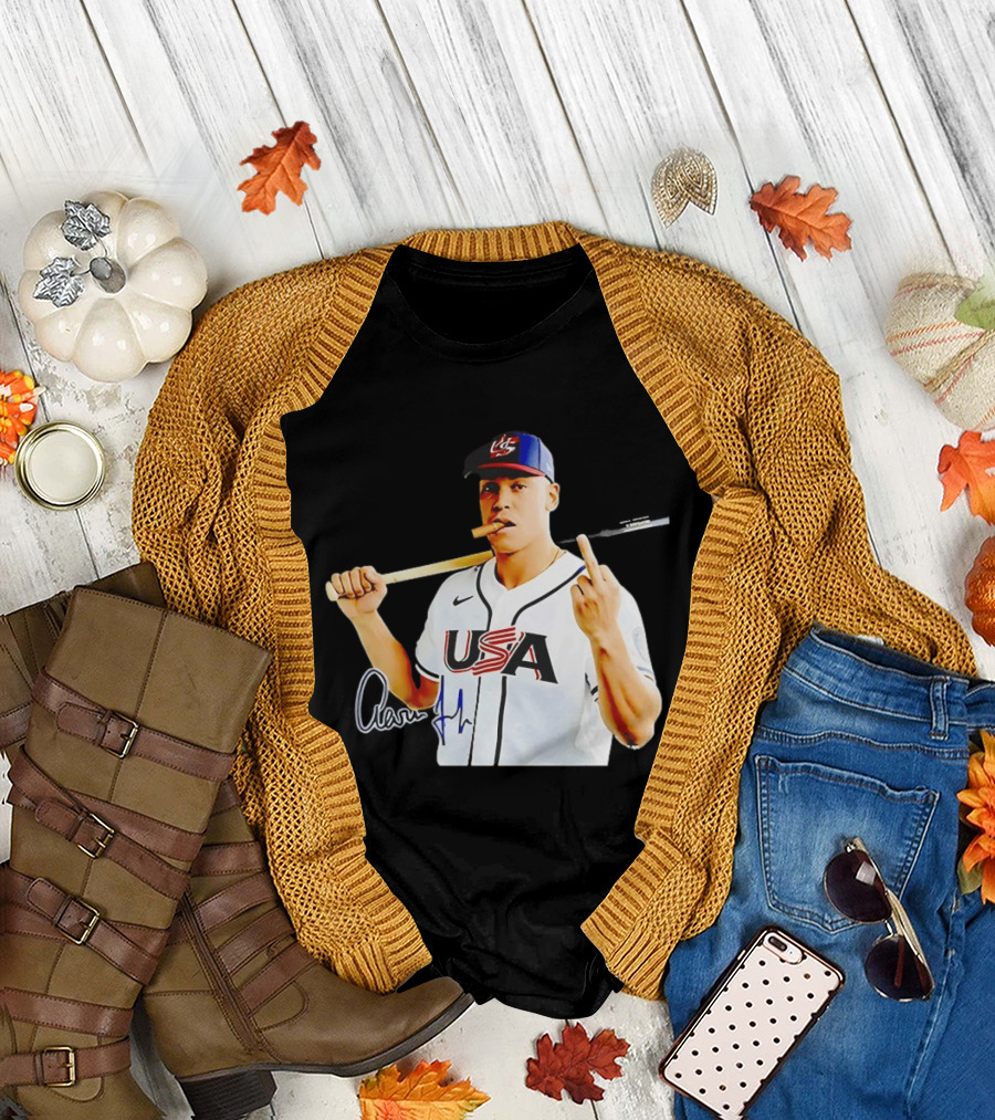 Aaron Judge USA World Baseball Smoking Middle Finger Gesture Iconic Sports Symbolism T-Shirt