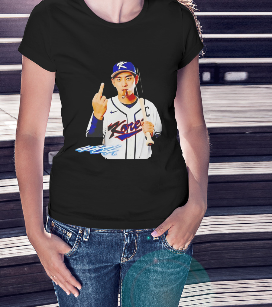 Korea World Baseball Jung Hoo Lee Smoking Cigar Middle Finger T-Shirt