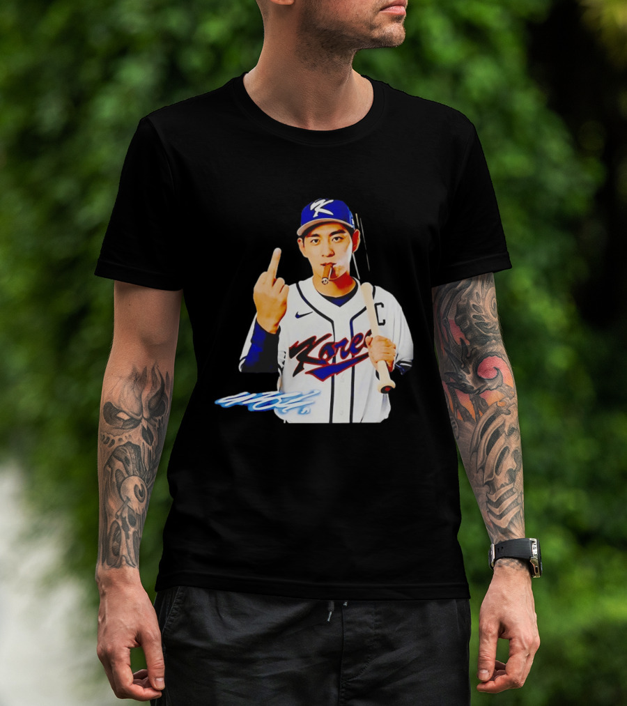 Korea World Baseball Jung Hoo Lee Smoking Cigar Middle Finger T-Shirt