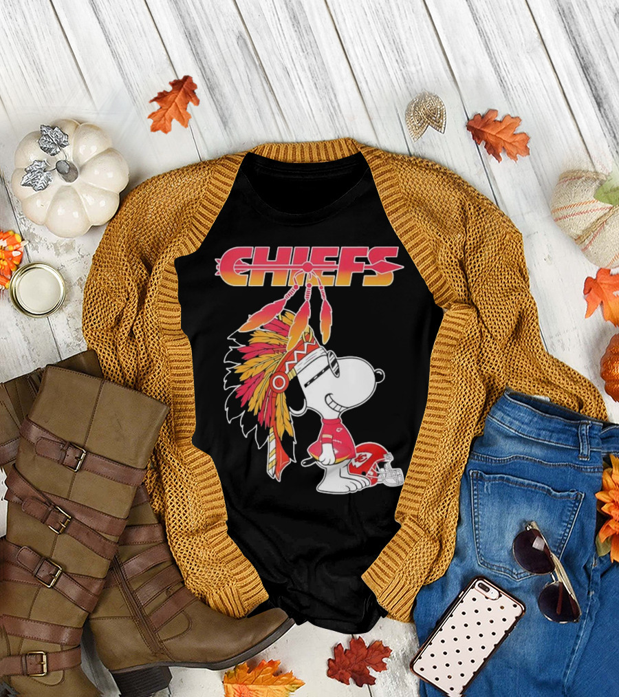 Kansas City Chiefs Snoopy Native American Helmet Charlie Brown NFL Peanuts Crossover T-Shirt