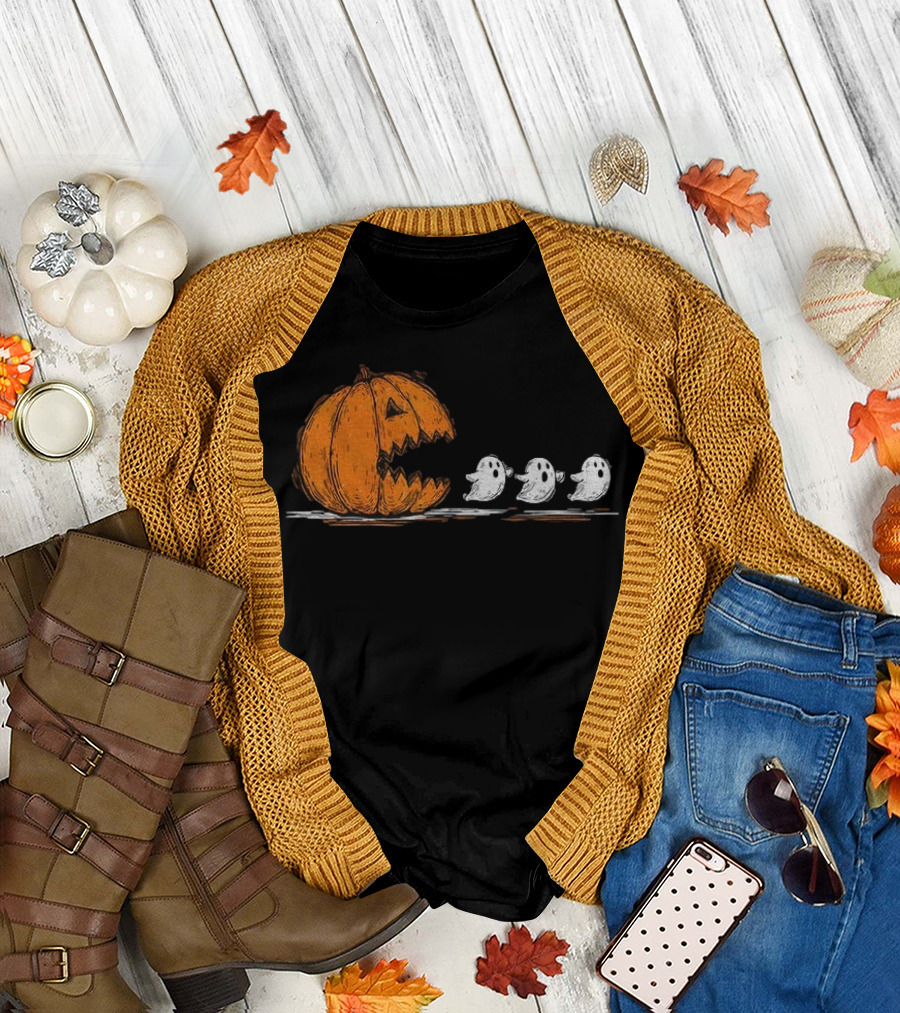 Pumpkin Chasing Ghosts Spooky Season Funny Halloween Vintage T-Shirt