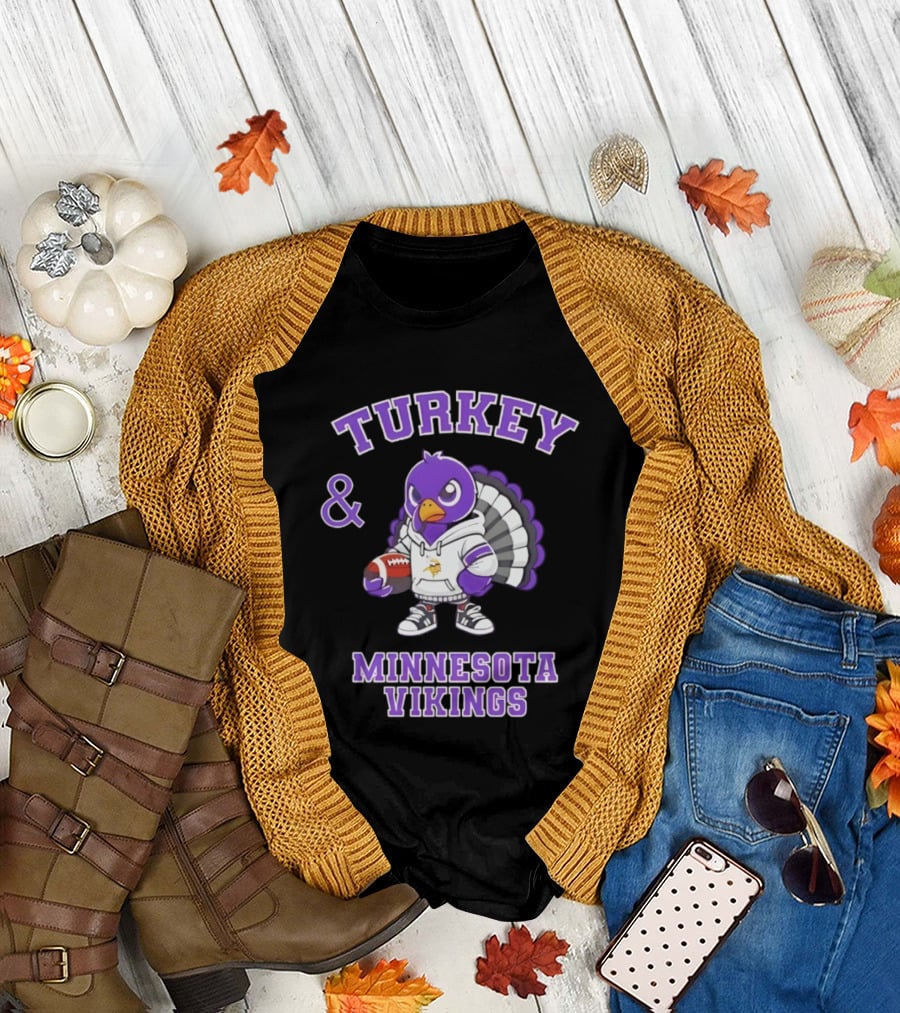 Turkey Holding Football Minnesota Vikings NFL Happy Thanksgiving T-Shirt