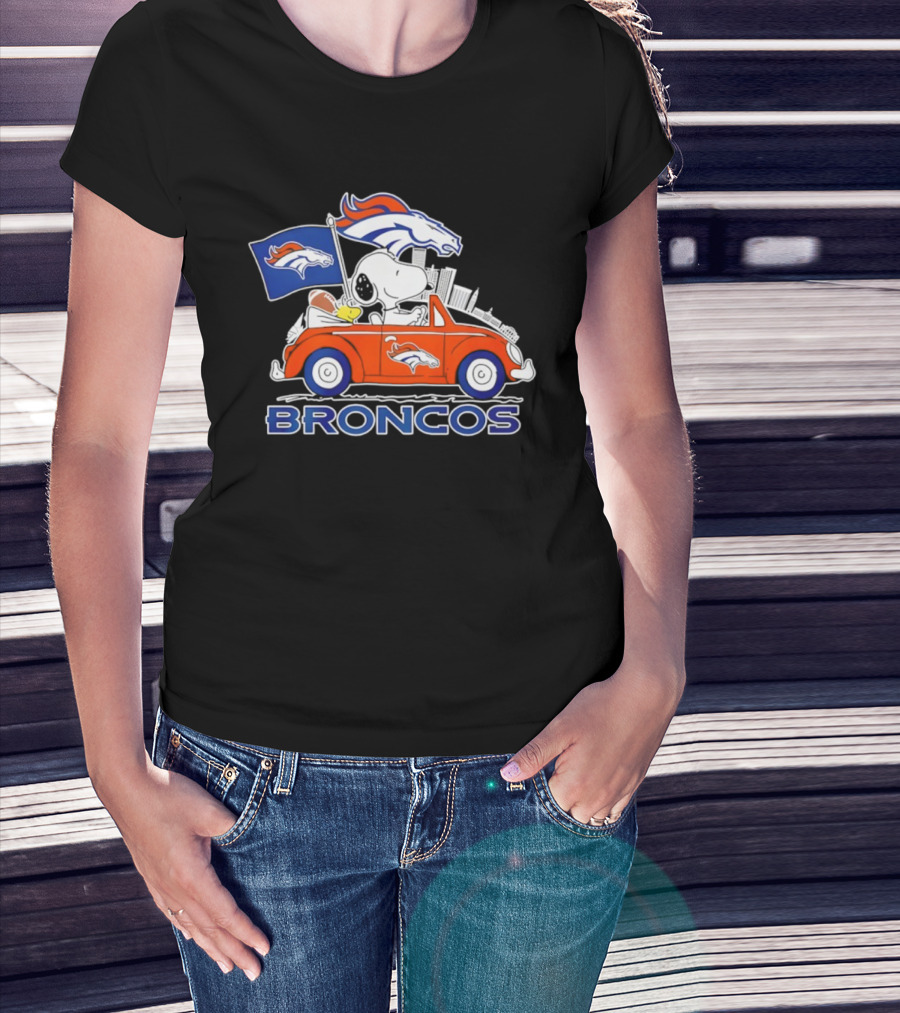 Denver Broncos Snoopy Woodstock Driving Car NFL Peanuts Crossover T-Shirt