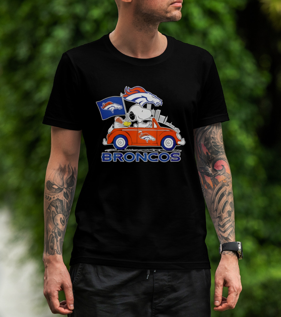 Denver Broncos Snoopy Woodstock Driving Car NFL Peanuts Crossover T-Shirt