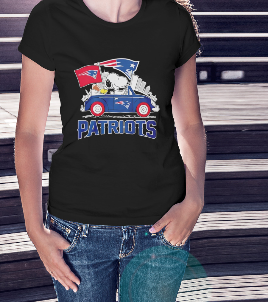 Patriots Snoopy Woodstock Driving Football Car Fan Gear T-Shirt