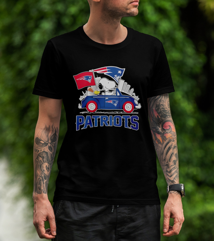 Patriots Snoopy Woodstock Driving Football Car Fan Gear T-Shirt