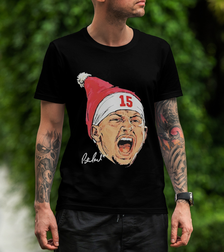 Patrick Mahomes Santa Hat Kansas City Chiefs Merry Christmas Signature 15 T-Shirt