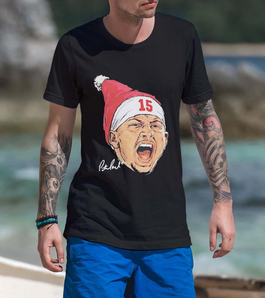 Patrick Mahomes Santa Hat Kansas City Chiefs Merry Christmas Signature 15 T-Shirt