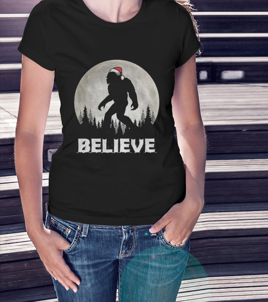 Believe Bigfoot Santa Sasquatch Merry Christmas Vintage Moon Scene T-Shirt