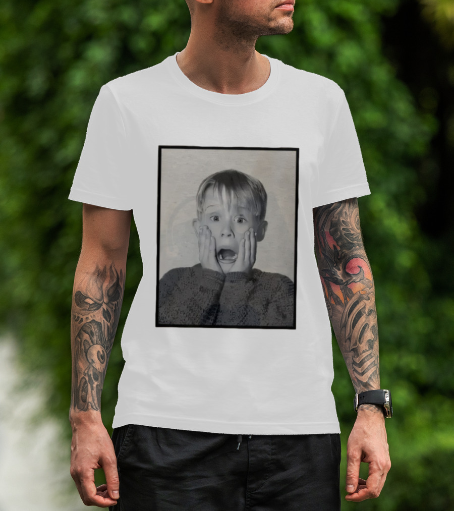 Home Alone Kevin McCallister Hands On Face Iconic Christmas Scene T-Shirt