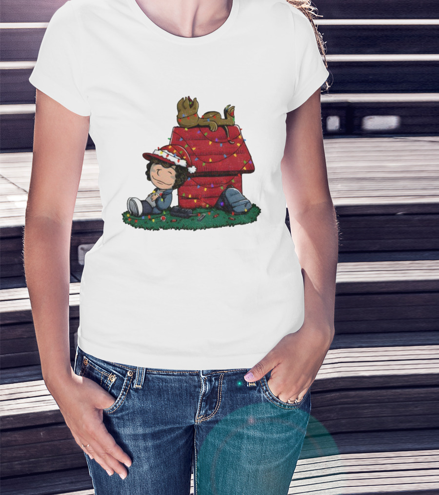 Peanuts Stranger Things Dustin Christmas Snoopy Doghouse Holiday Scene T-Shirt