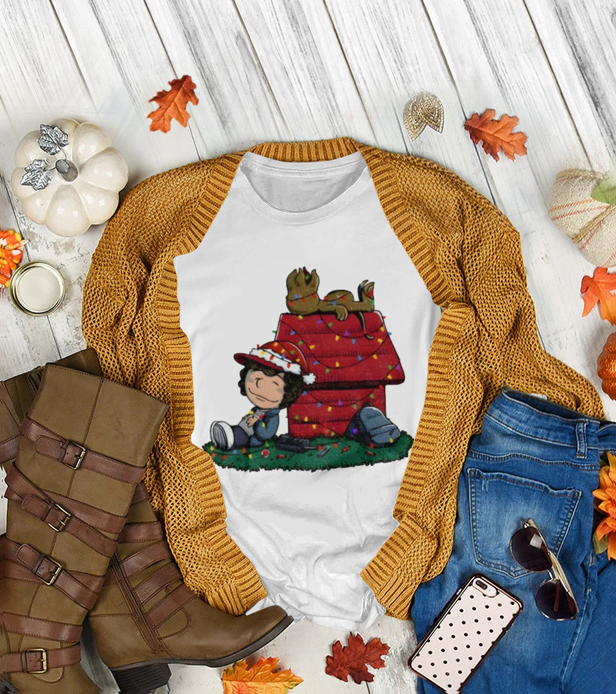 Peanuts Stranger Things Dustin Christmas Snoopy Doghouse Holiday Scene T-Shirt