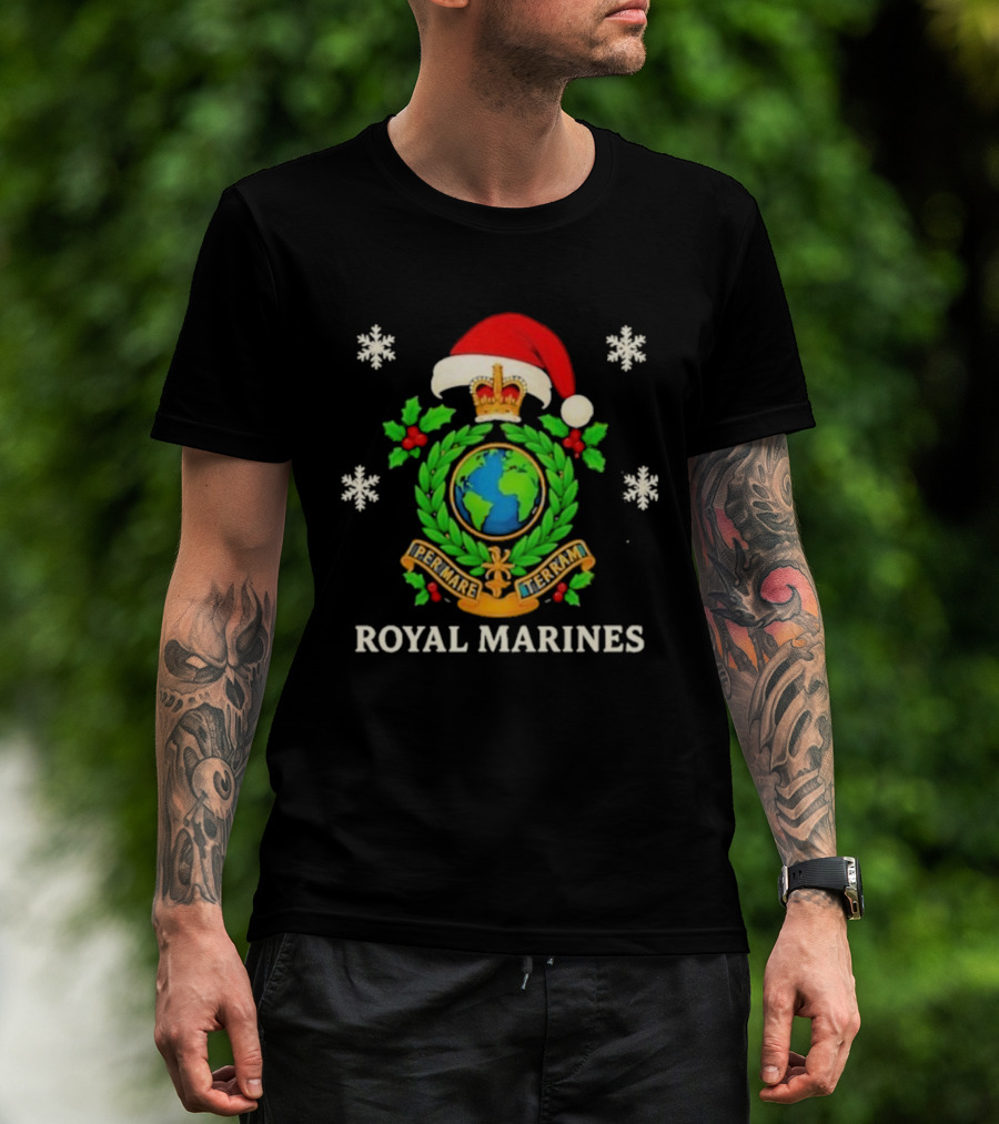 Royal Marines Christmas Per Mare Terram Santa Hat Snowflakes Green Wreath Globe Crest T-Shirt