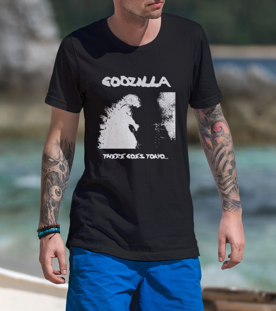 Godzilla There Goes Tokyo Retro Style Vintage Design T-Shirt