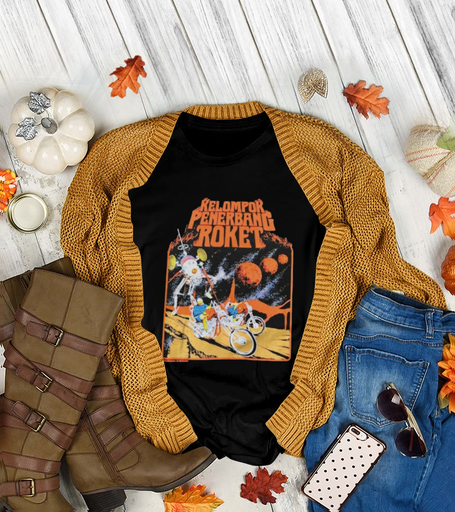Kelompor Penerbang Roket Astronauts on Motorbikes with Mars and Spacecraft T-Shirt