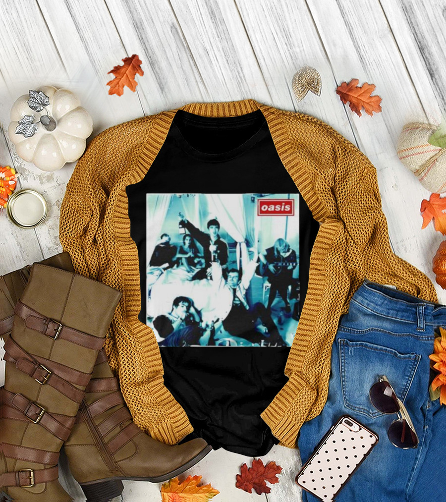 Oasis Cigarettes & Alcohol Vintage Band Photo Iconic Music Style T-Shirt