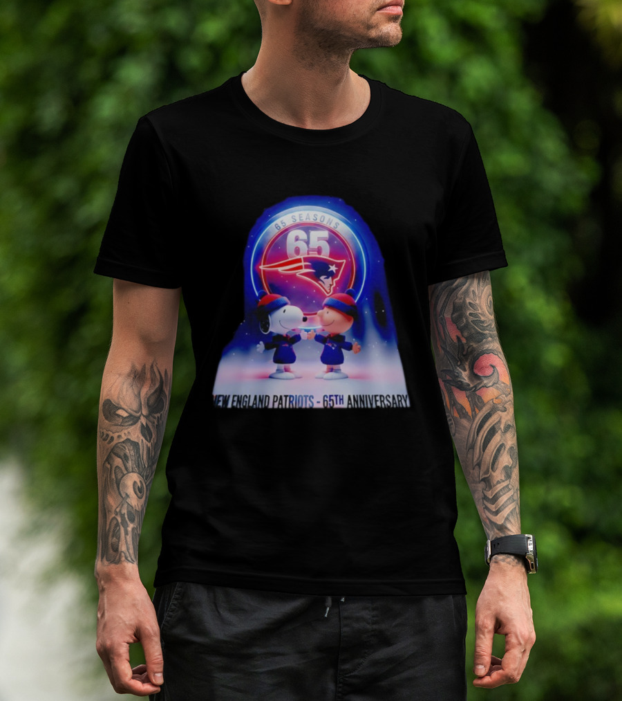 New England Patriots 65 Seasons Snoopy Charlie Brown 65th Anniversary 1960 2025 T-Shirt