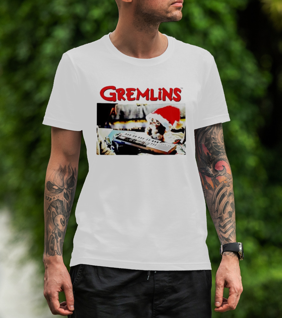 Gremlins Gizmo Christmas Santa Hat Keyboard Scene T-Shirt