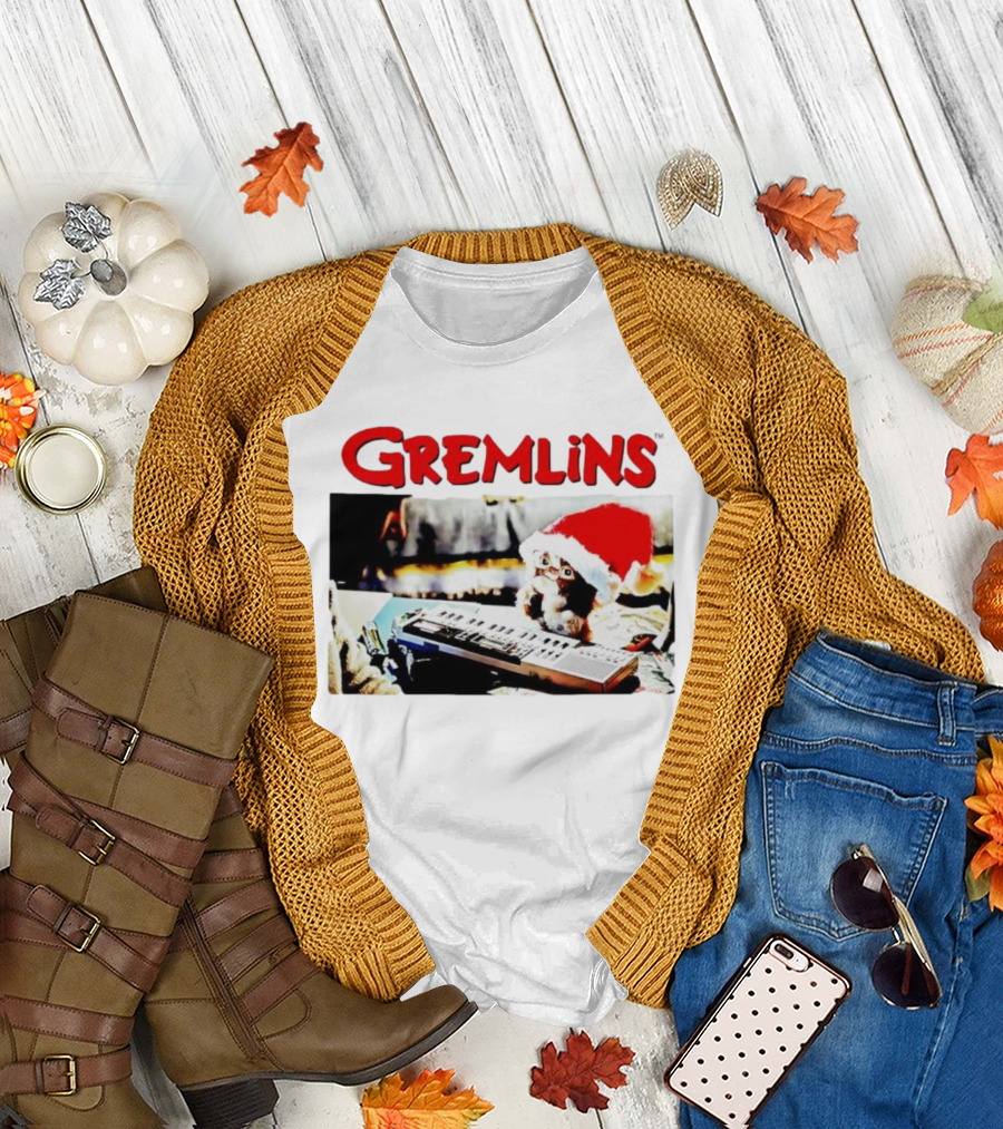 Gremlins Gizmo Christmas Santa Hat Keyboard Scene T-Shirt