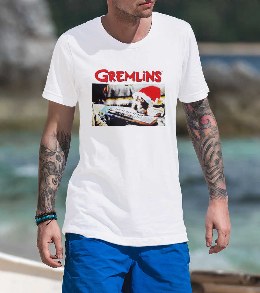 Gremlins Gizmo Christmas Santa Hat Keyboard Scene T-Shirt