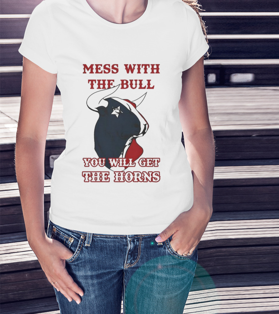 Mess With The Bull You Will Get The Horns Cowboy Hat Star Eye Red Outline T-Shirt
