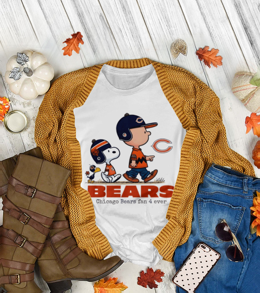 Chicago Bears Fan 4 Ever Snoopy vs Charlie Brown T-Shirt