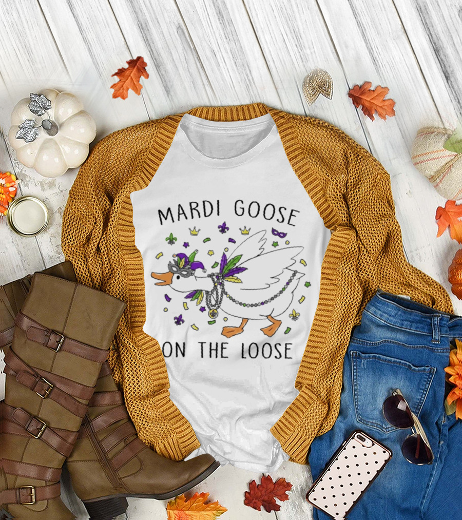 Mardi Goose On The Loose Festive Confetti Beads and Masks Party Celebration T-Shirt