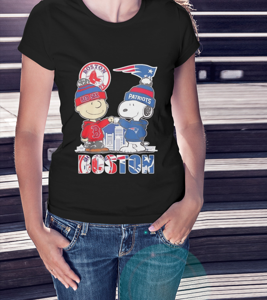 Boston Red Sox And New England Patriots Charlie Brown Snoopy Skyline T-Shirt