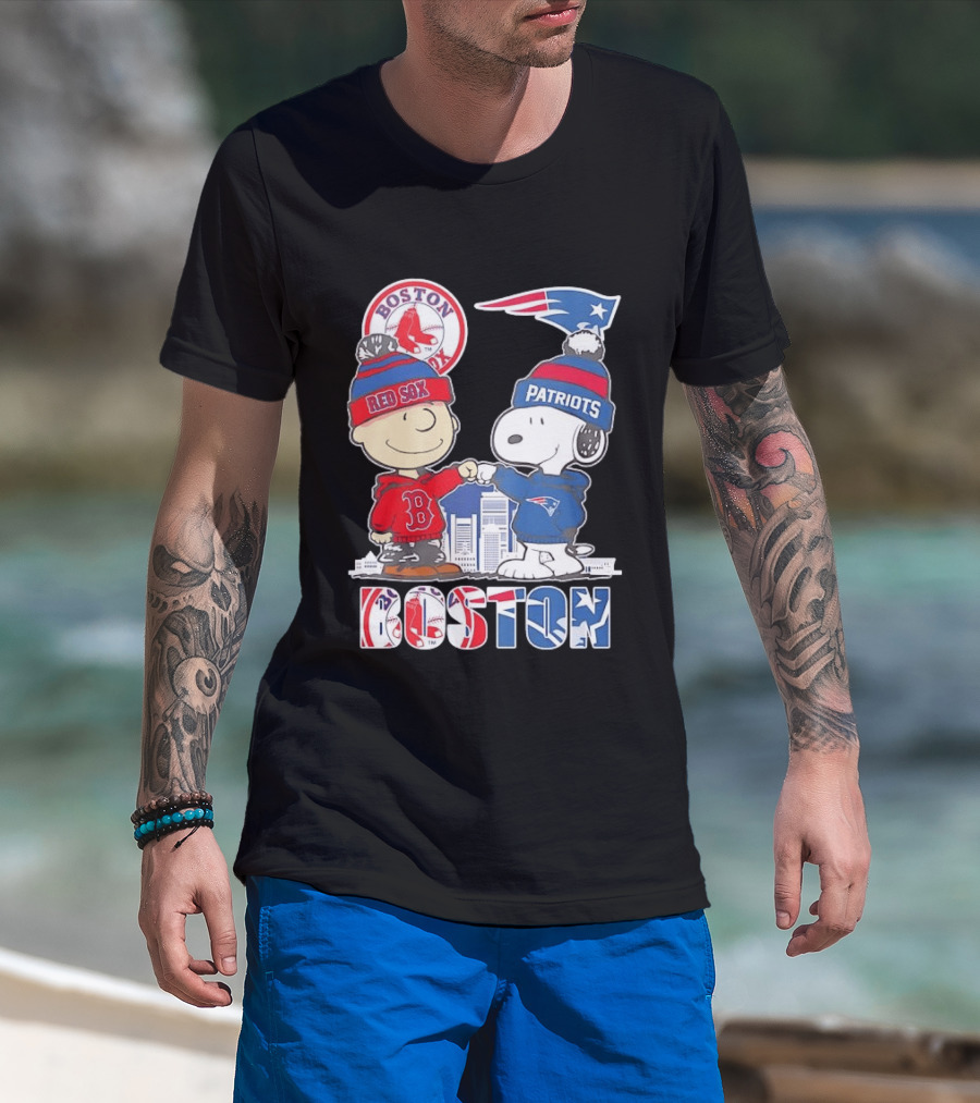 Boston Red Sox And New England Patriots Charlie Brown Snoopy Skyline T-Shirt