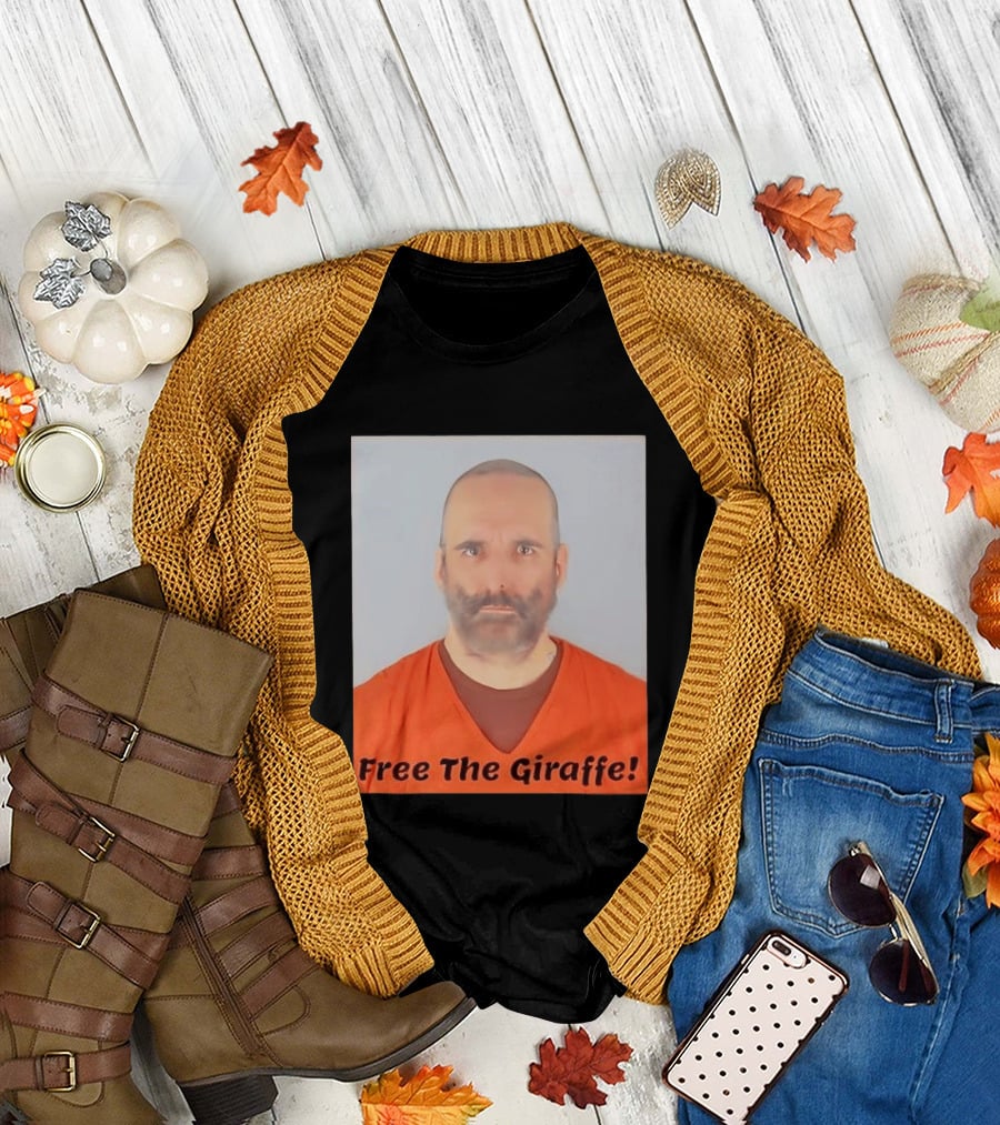Free The Giraffe shot Funny Jail Photo T-Shirt