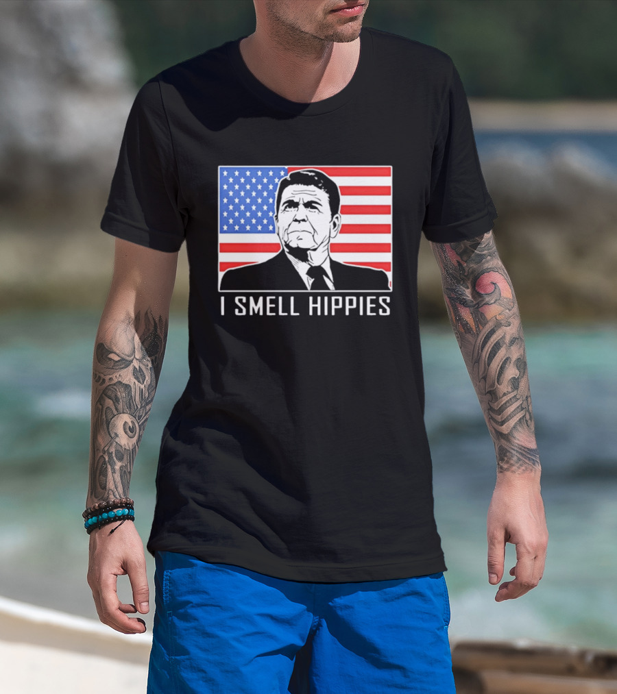I Smell Hippies Ronald Reagan American Flag Stars And Stripes T-Shirt