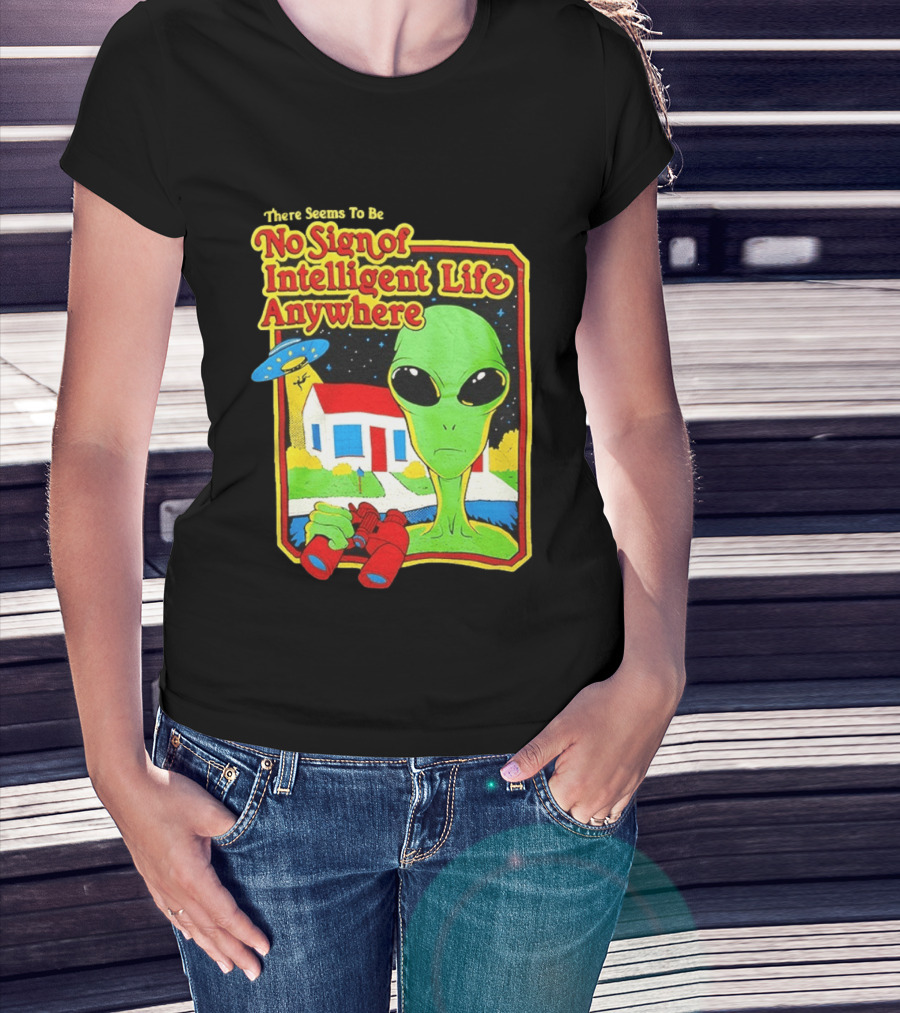 There Seems To Be No Sign Of Intelligent Life Anywhere Alien Green Martian Binoculars Retro Comic T-Shirt