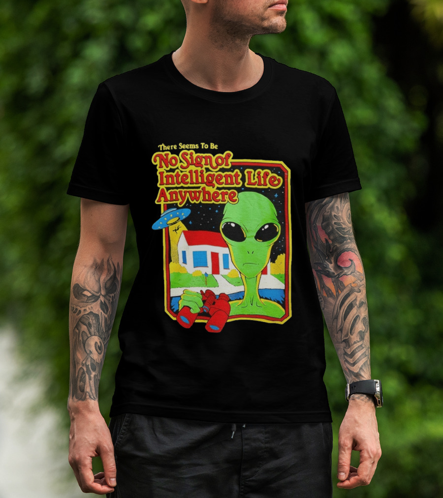There Seems To Be No Sign Of Intelligent Life Anywhere Alien Green Martian Binoculars Retro Comic T-Shirt