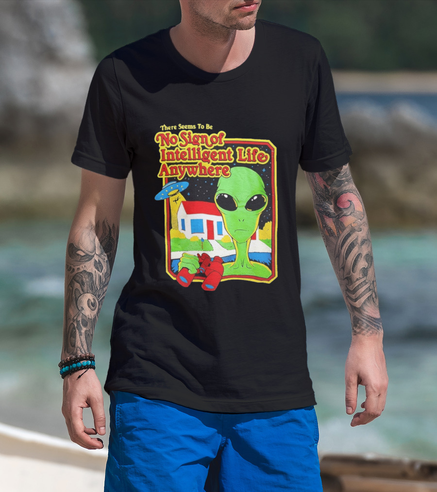 There Seems To Be No Sign Of Intelligent Life Anywhere Alien Green Martian Binoculars Retro Comic T-Shirt