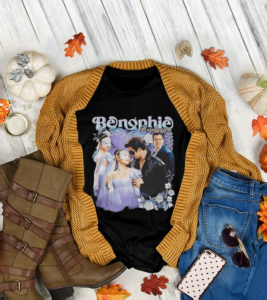Benophie Bridgerton Romance Masquerade Fantasy Roses T-Shirt