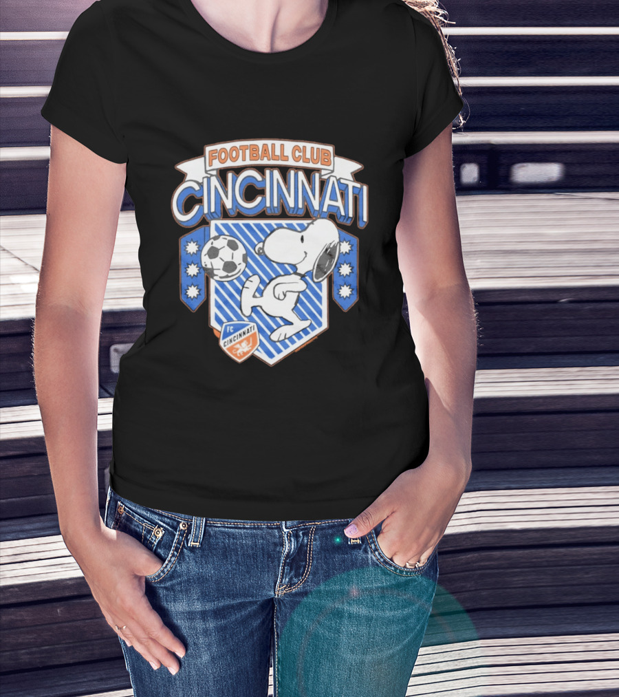 Peanuts Snoopy Kicking Soccer Ball Football Club Cincinnati FC T-Shirt