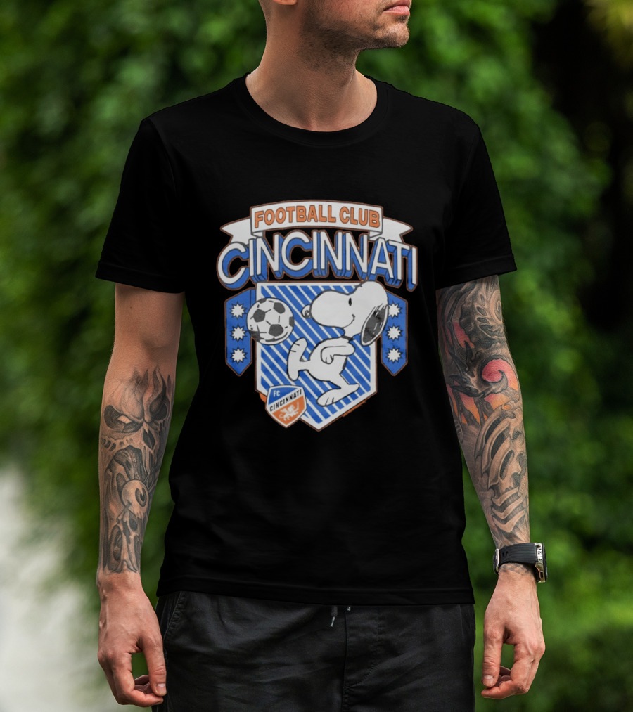 Peanuts Snoopy Kicking Soccer Ball Football Club Cincinnati FC T-Shirt