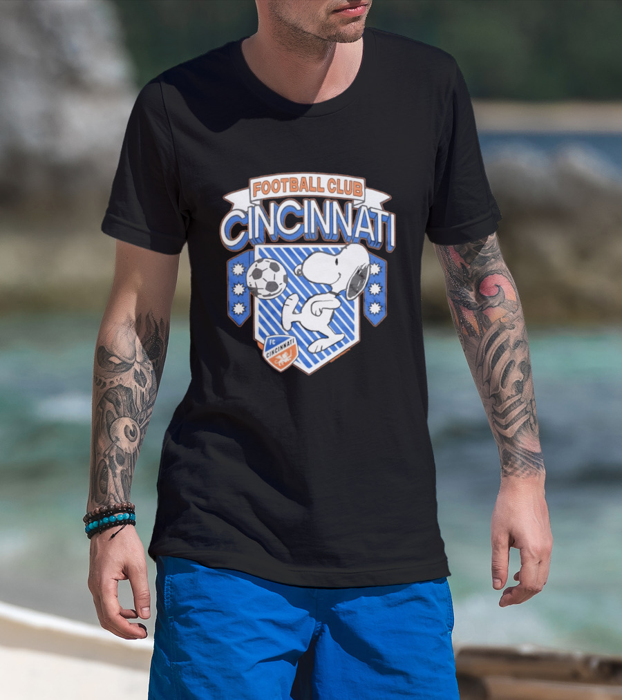 Peanuts Snoopy Kicking Soccer Ball Football Club Cincinnati FC T-Shirt