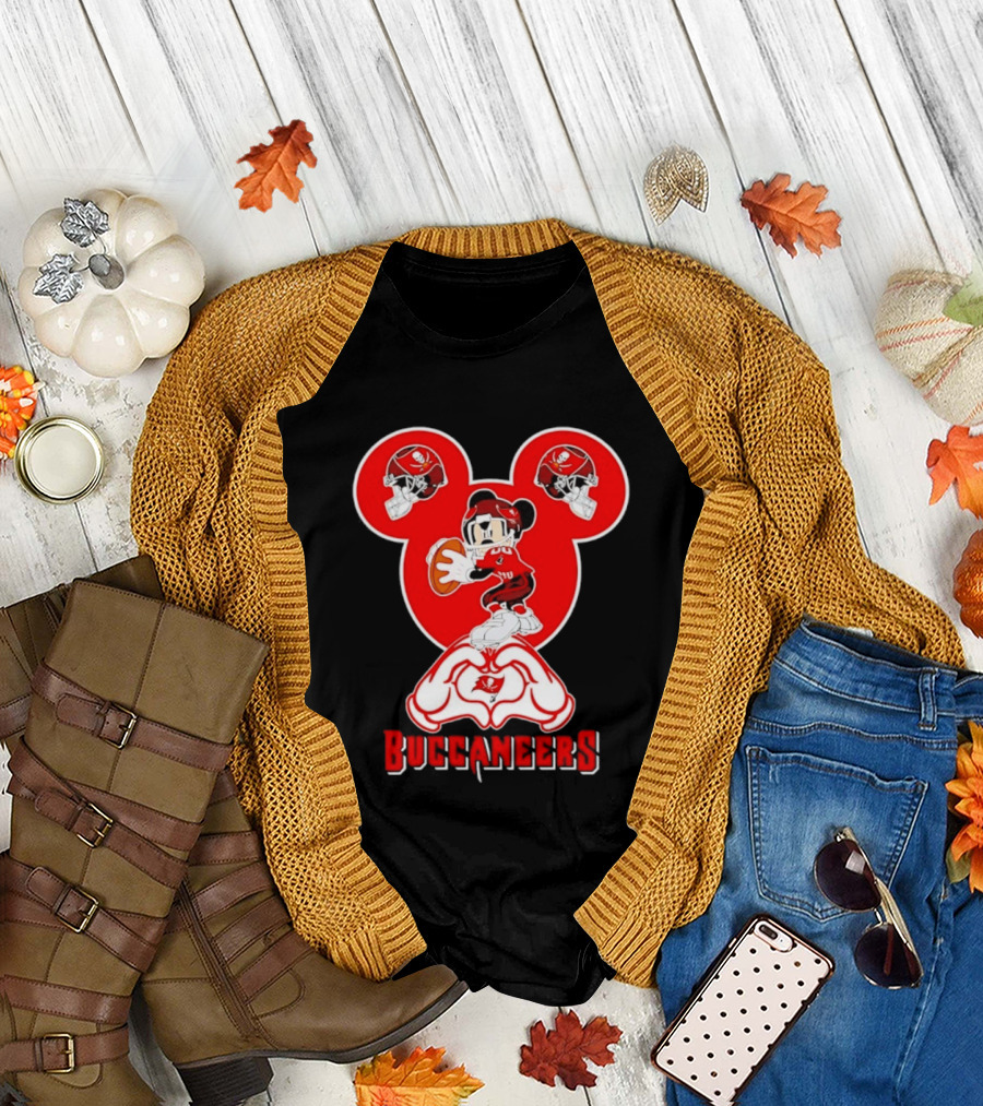Tampa Bay Buccaneers Mickey Mouse Football Love Heart T-Shirt