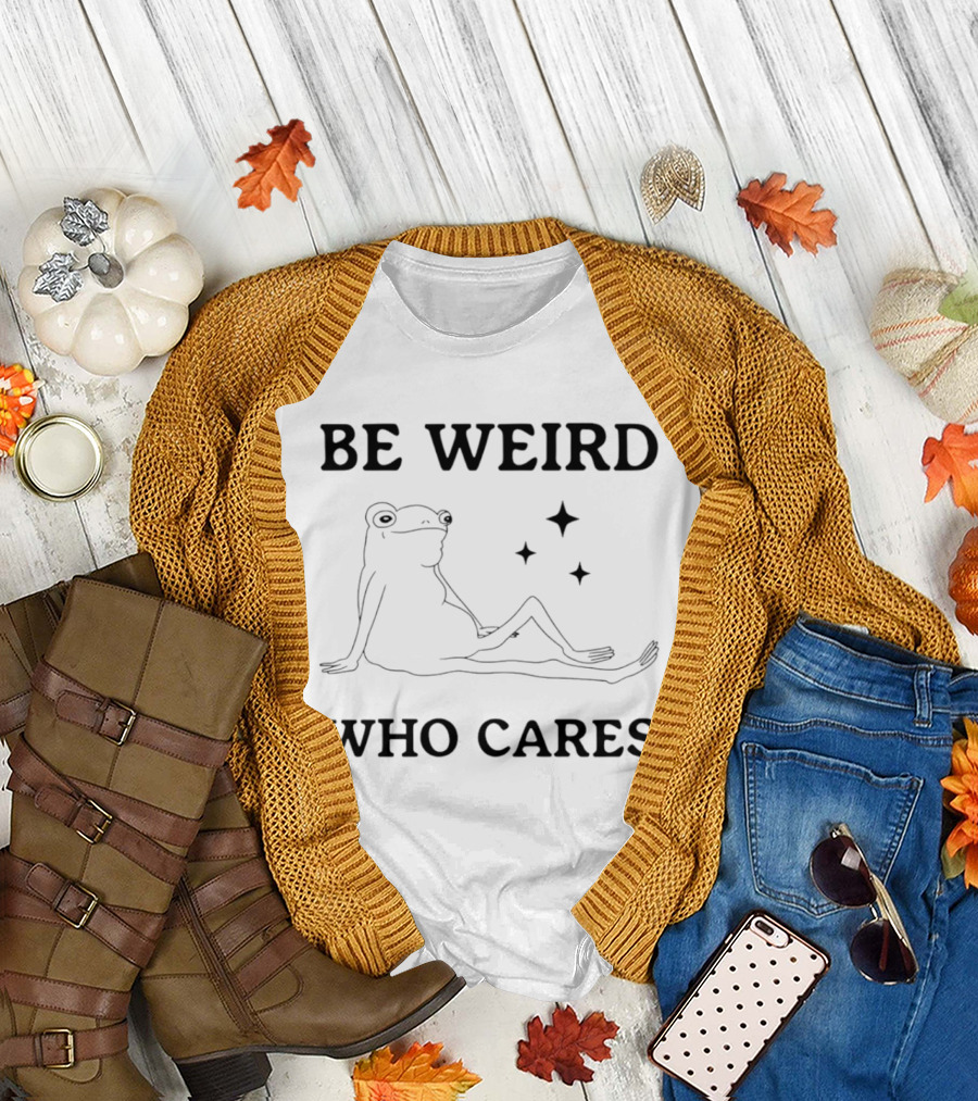 Be Weird Who Cares Frog Relaxed Retro Aesthetic T-Shirt