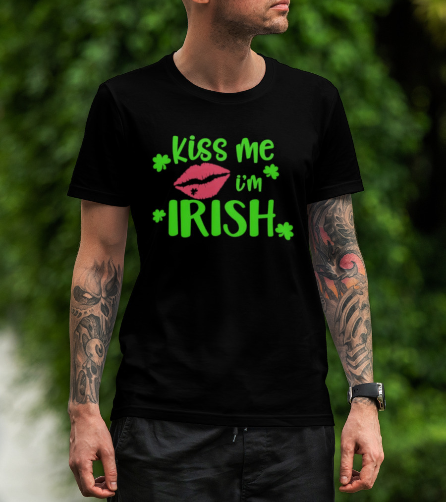 Kiss Me I'm Irish Shamrock Lips St Patrick's Day T-Shirt