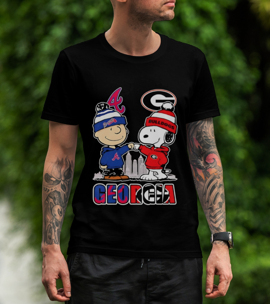 Atlanta Braves Charlie Brown Georgia Bulldogs Snoopy Merry Peanuts Christmas 2025 T-Shirt