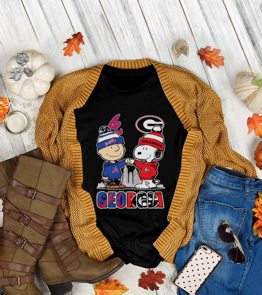 Atlanta Braves Charlie Brown Georgia Bulldogs Snoopy Merry Peanuts Christmas 2025 T-Shirt