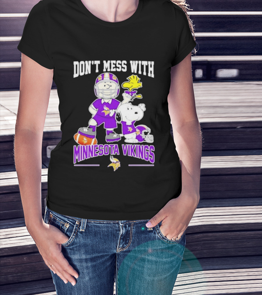 Don't Mess With Minnesota Vikings Charlie Brown Snoopy T-Shirt