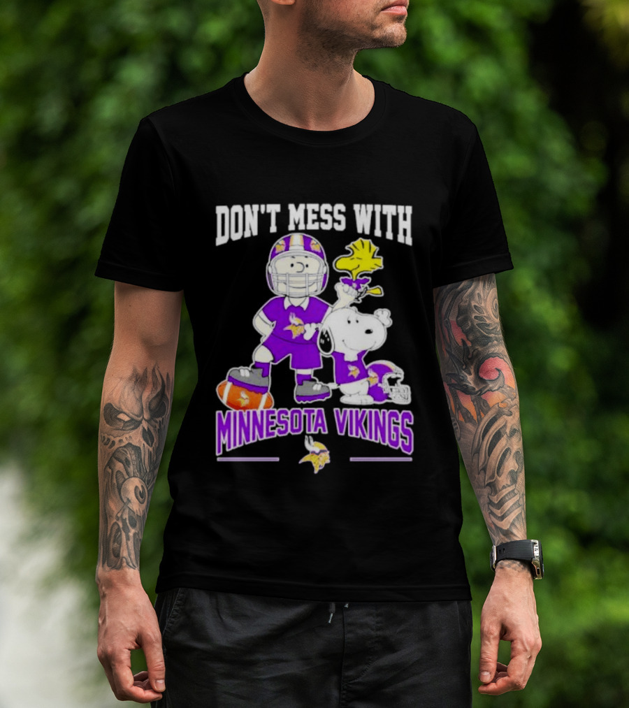 Don't Mess With Minnesota Vikings Charlie Brown Snoopy T-Shirt