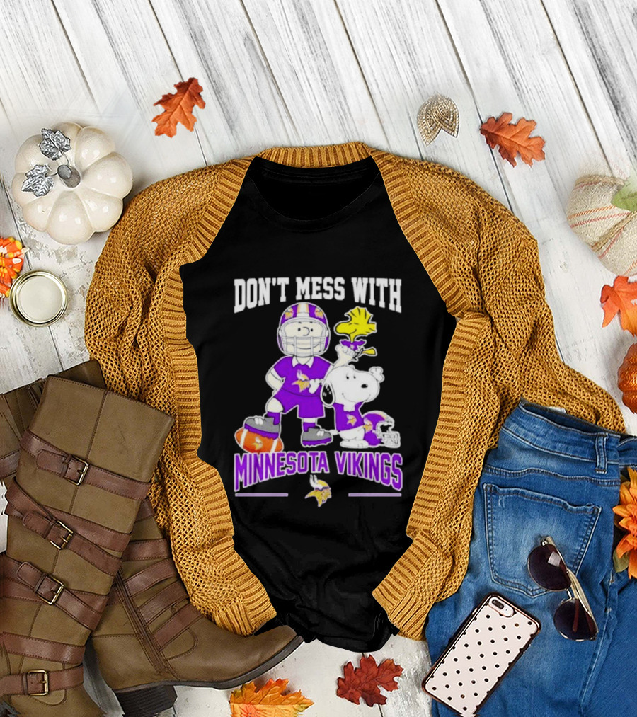 Don't Mess with Minnesota Vikings Charlie Brown Snoopy T-Shirt
